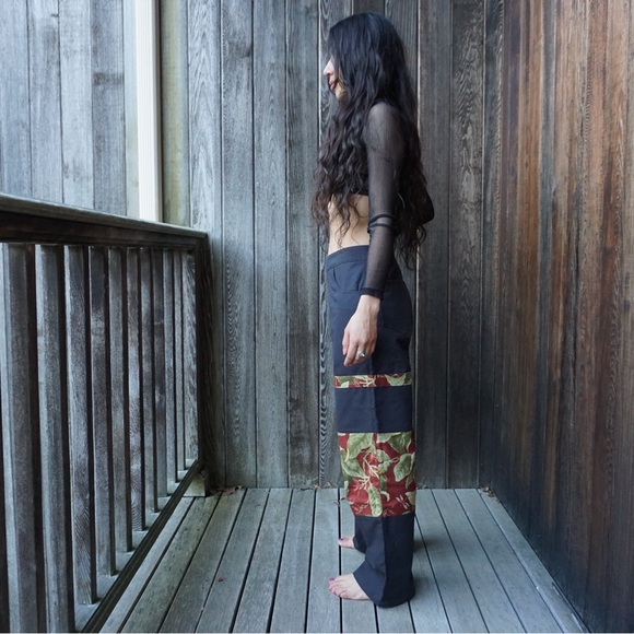 Sundae School Black and Red Cargo Pants with Modern Design - Picture 4 of 5